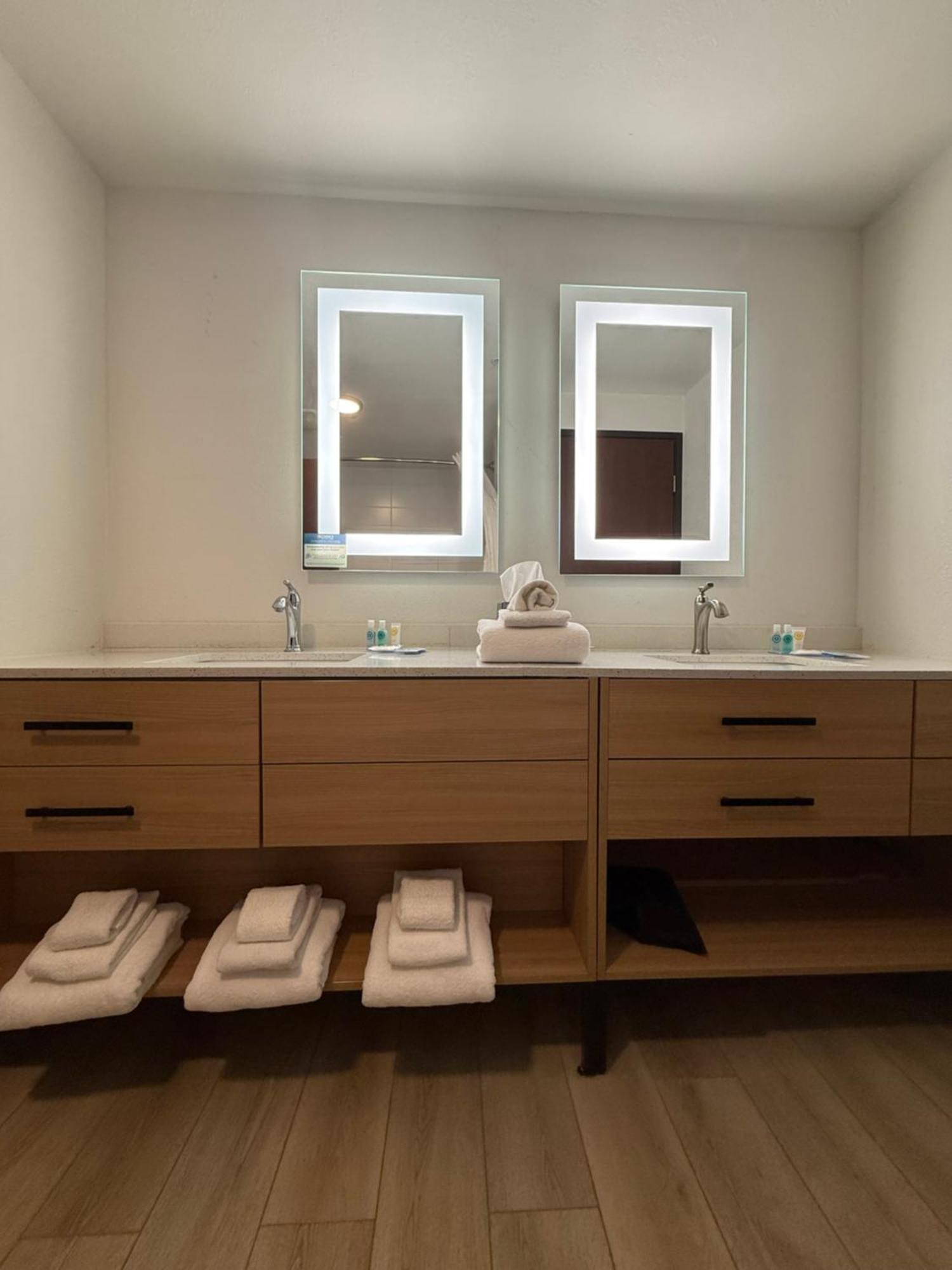 Comfort Suites ไชแอนน์ ภายนอก รูปภาพ